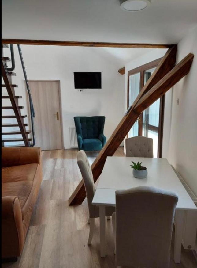 Jokai Apartman Комарно Екстер'єр фото