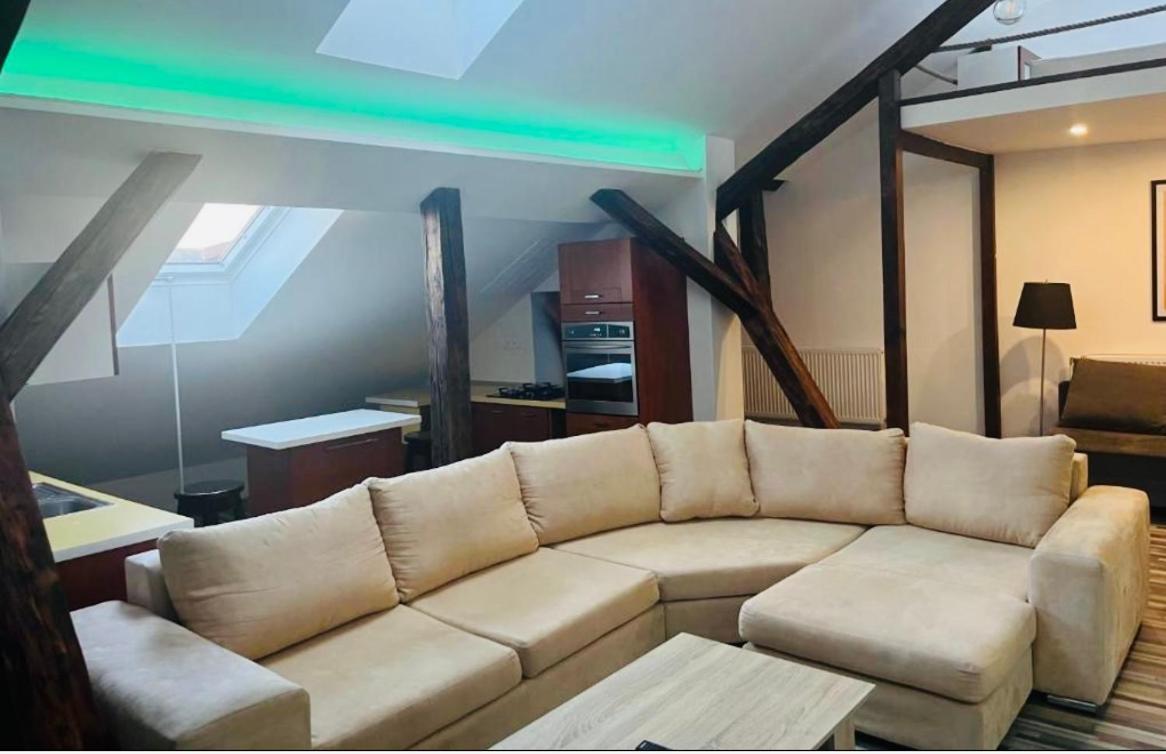 Jokai Apartman Комарно Екстер'єр фото
