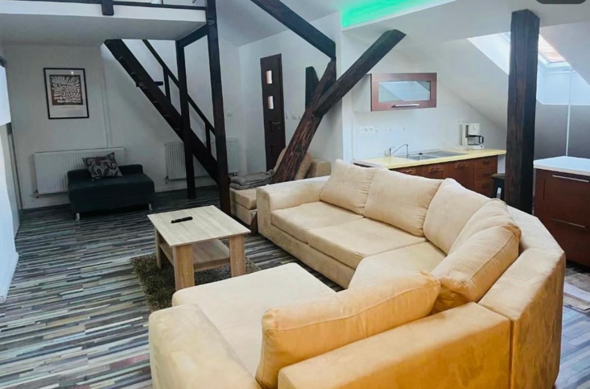 Jokai Apartman Комарно Екстер'єр фото